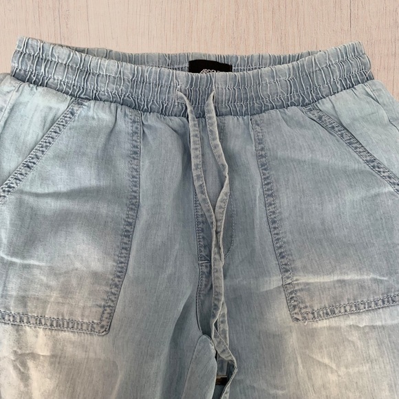 Women's Drawstring Jogger Light Wash Denim Look SMALL - Picture 5 of 9